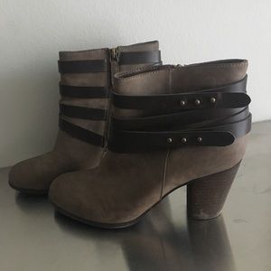 Heeled, brown booties